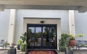 Clarion Inn & Suites Grand Rapids Airport